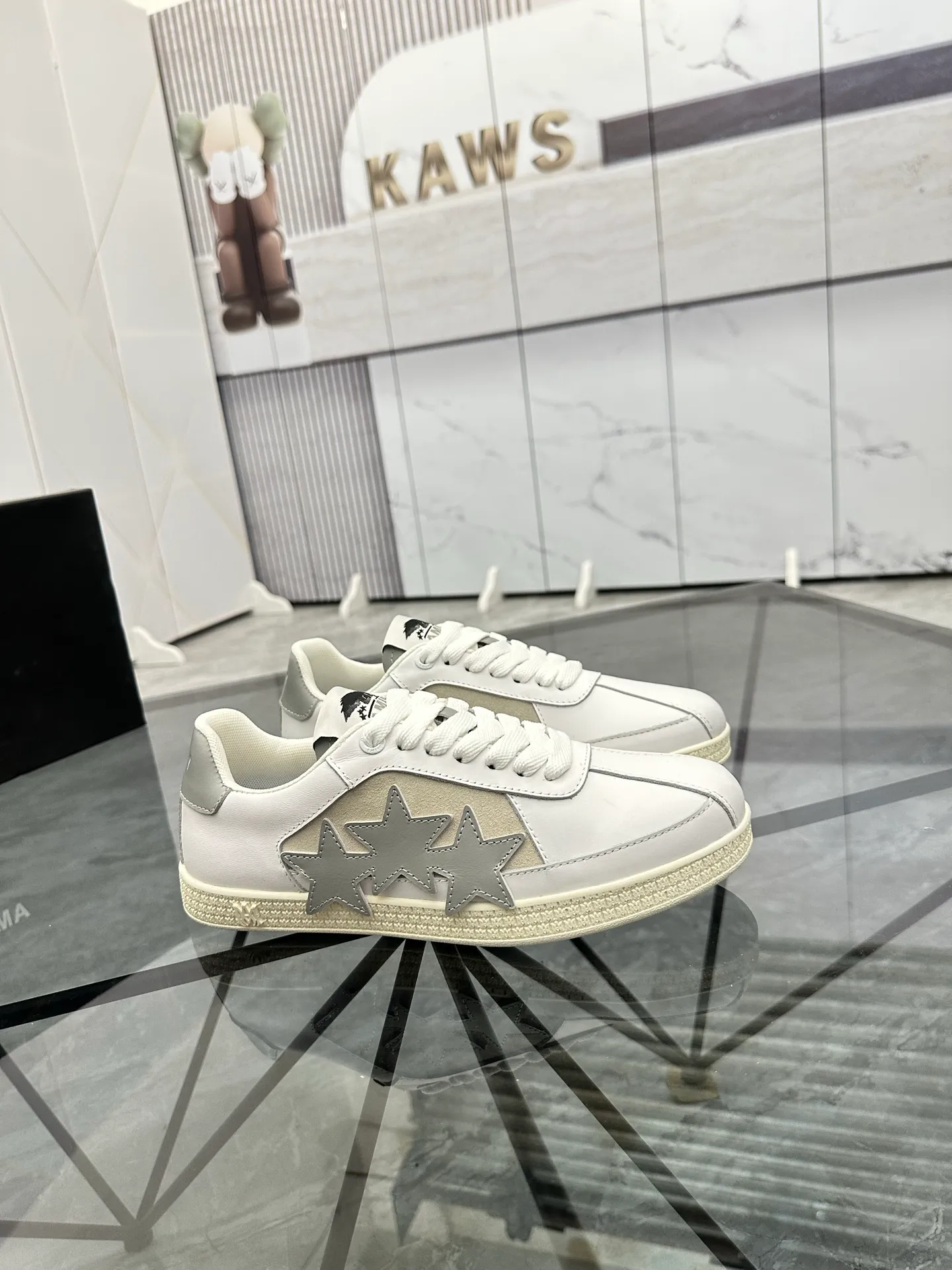 Men's shoes: 💰P420¥ Product trademark: AMIRI* "Amir*" low-top casual shoes Regular size: 38-45 (can be customized to 46) Product material: imported cowhide upper, breathable lining, original outsole. Number: 001
